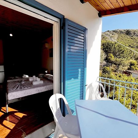 Sea Horizon House Alexis Hotel Himare Bagian luar foto
