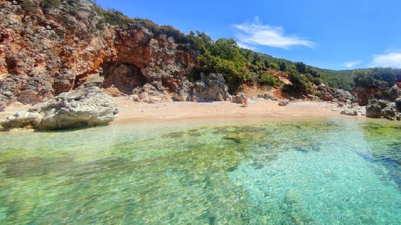 Sea Horizon House Alexis Hotel Himare Bagian luar foto