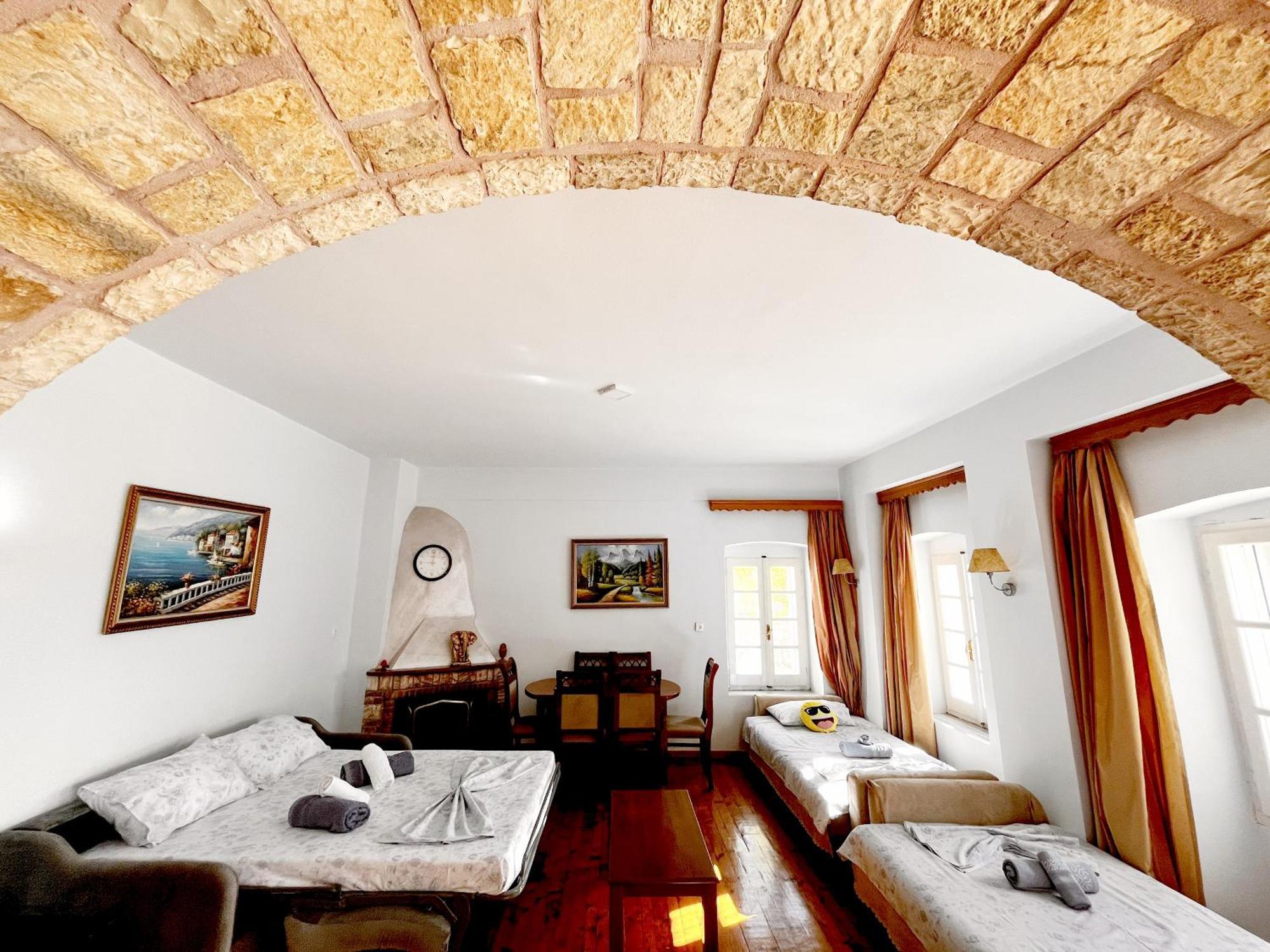 Sea Horizon House Alexis Hotel Himare Bagian luar foto