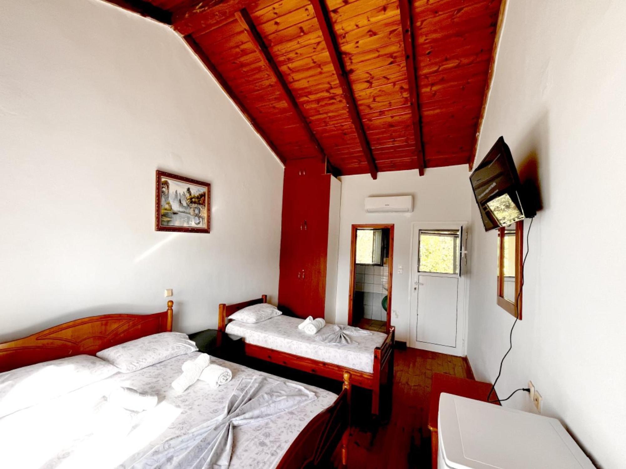 Sea Horizon House Alexis Hotel Himare Bagian luar foto