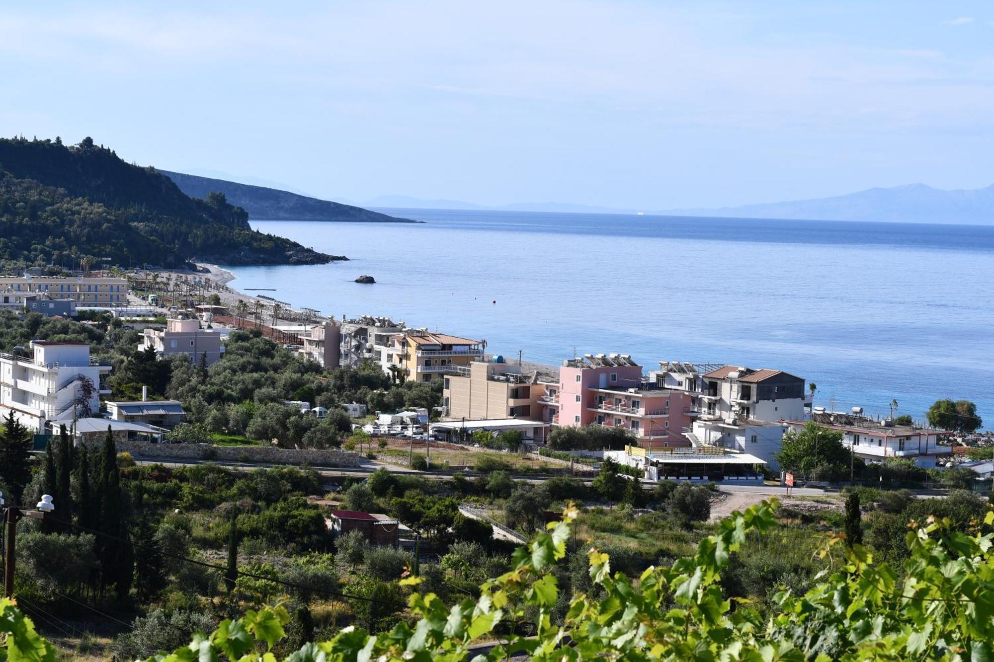 Sea Horizon House Alexis Hotel Himare Bagian luar foto