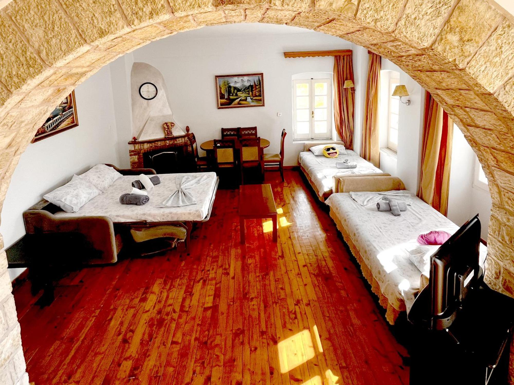 Sea Horizon House Alexis Hotel Himare Bagian luar foto